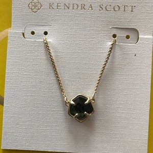 Kendra Scott necklace - NWT!